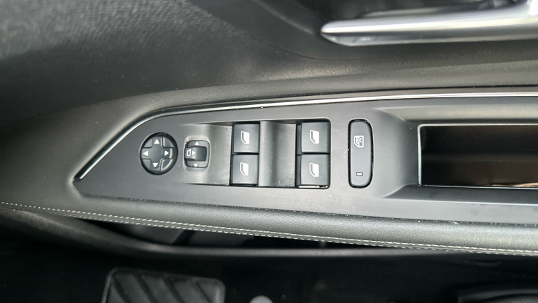 Peugeot 5008 1.2 PureTech Allure 5dr EAT8 Petrol Estate